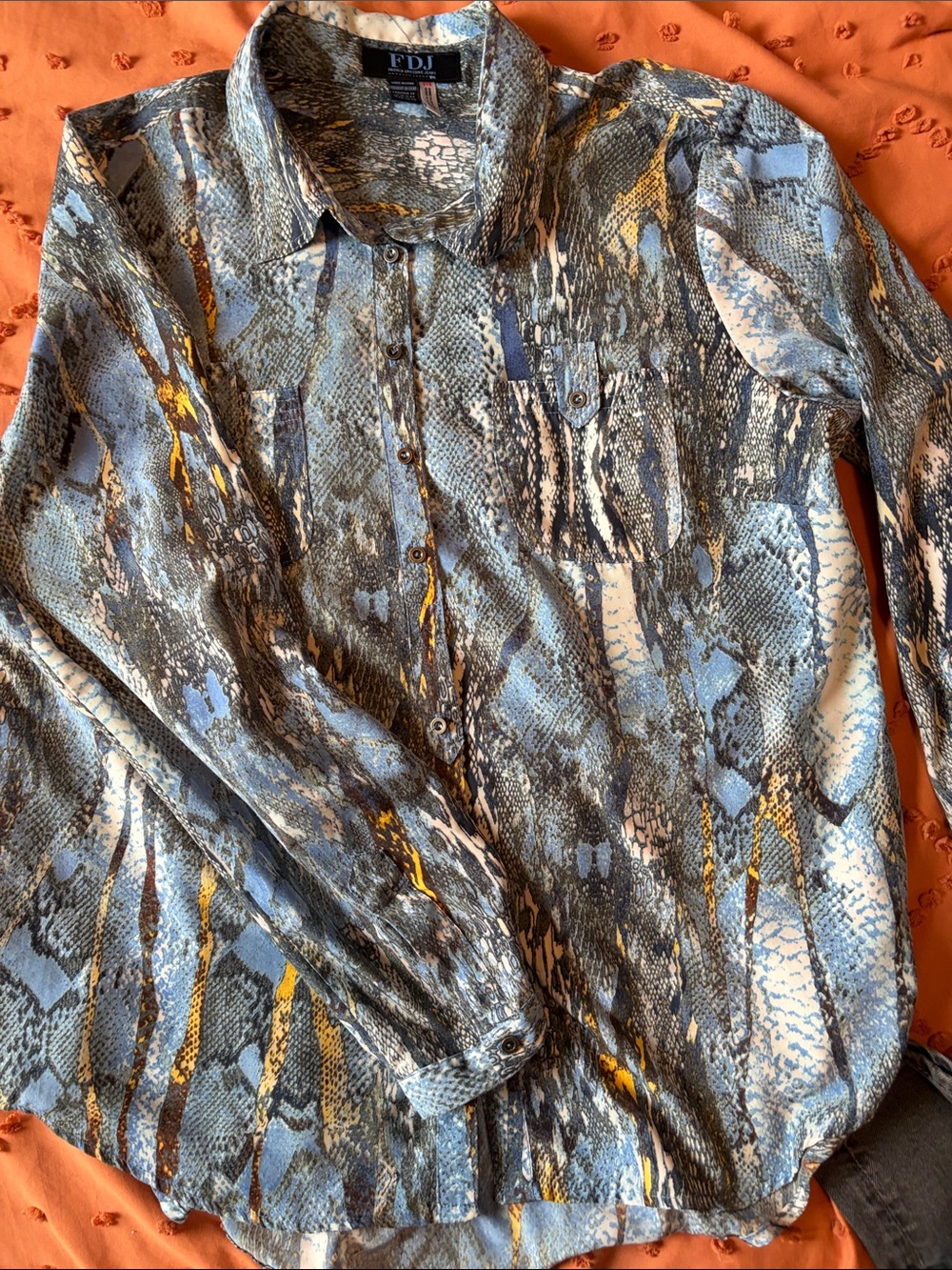 FDJ Women’s Blue Snake-Print Button-Down Shirt